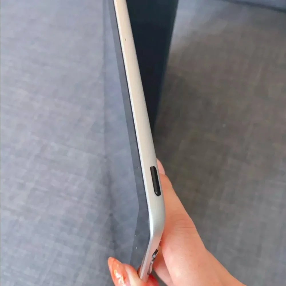 Apple iPad 2nd generation silver Tablet